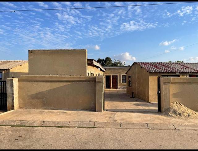 8 BEDROOM HOUSE FOR SALE IN ZOLA